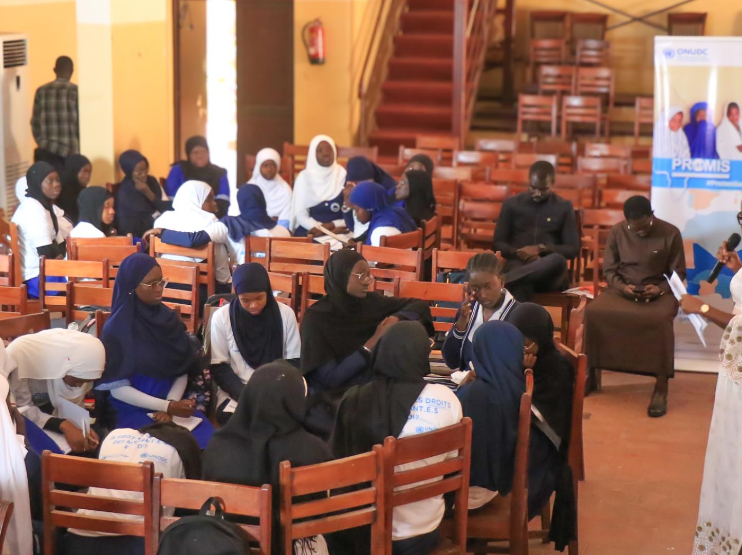 Une soixantaine d’élèves du Lycée d’Excellence Mariama Ba de Gorée au Sénégal sensibilisées sur le genre et la migration