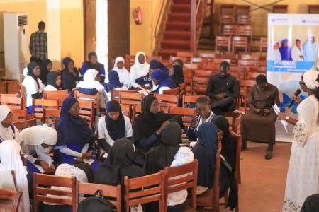 Une soixantaine d’élèves du Lycée d’Excellence Mariama Ba de Gorée au Sénégal sensibilisées sur le genre et la migration