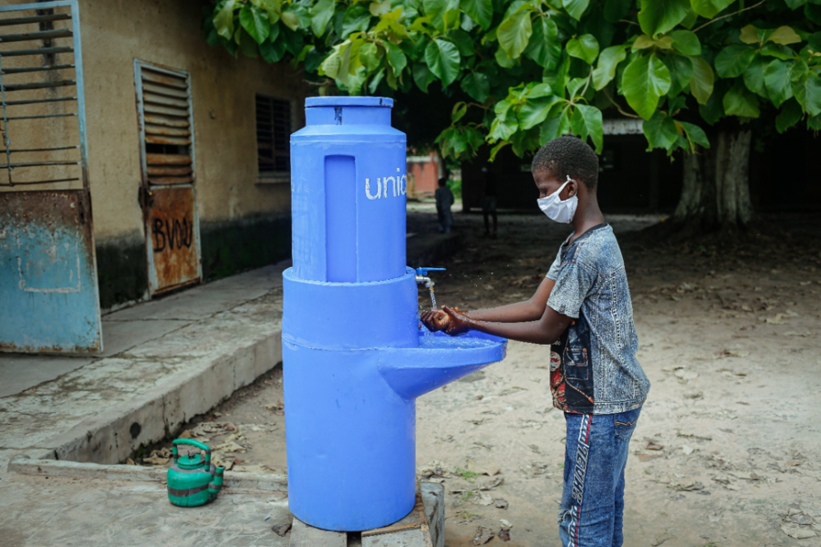 A schoolboy from the Cherif Macky Haidara primary school in Kolda washes his hands at a portable UNICEF handwashing station 