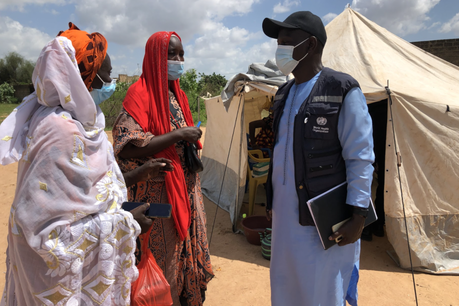 Un échange entre les femmes de la communauté et l'équipe OMS Sénégal