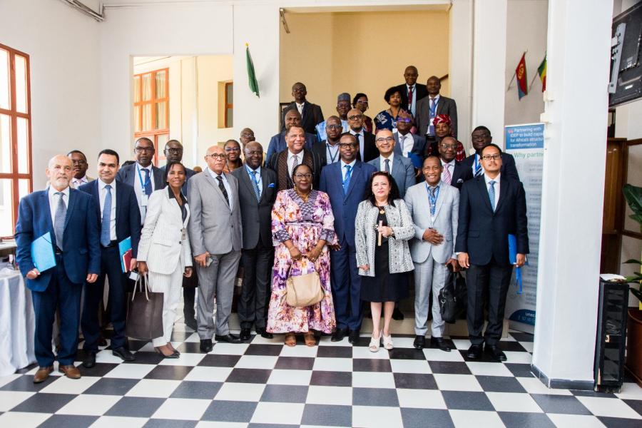 Table ronde de haut-niveau sur le thème «Etat des lieux, défis et perspectives de la Zone de libre-échange continentale africaine (ZLECAf) et le Marché unique du transport aérien en Afrique (MUTAA)».