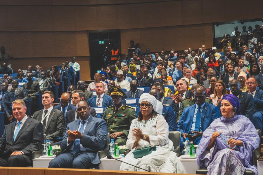 De droite à gauche la Vice-Secrétaire générale Mme Amina J. Mohammed, Mme Marème Faye Sall, S.E.M. Macky Sall, Président de la République du Sénégal et SEM Klaus Iohannis, Président de la République de Roumanie.